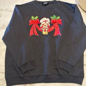 Gildan Men's Crewneck Sweater with Festive Graphic